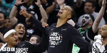 NBA play-offs: Victor Wembanyama shines as San Antonio Spurs and New York Knicks win