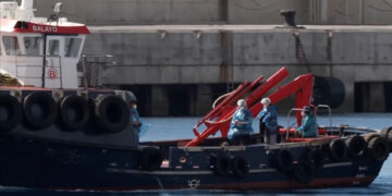 Passengers from Hantavirus-hit cruise begin disembarking ship | Health