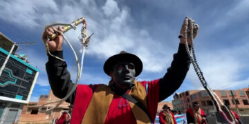 Roads blocked in Bolivia as protesters demand president’s resignation | Workers’ Rights